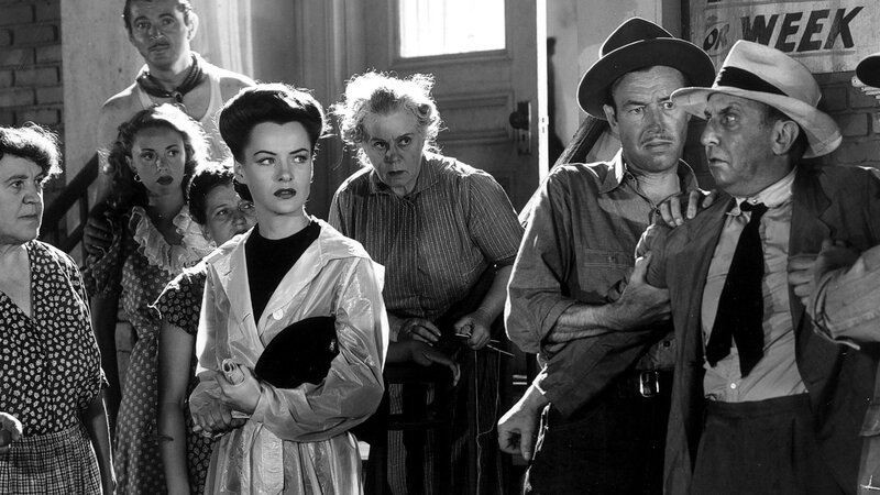 Ella Raines in a crowd