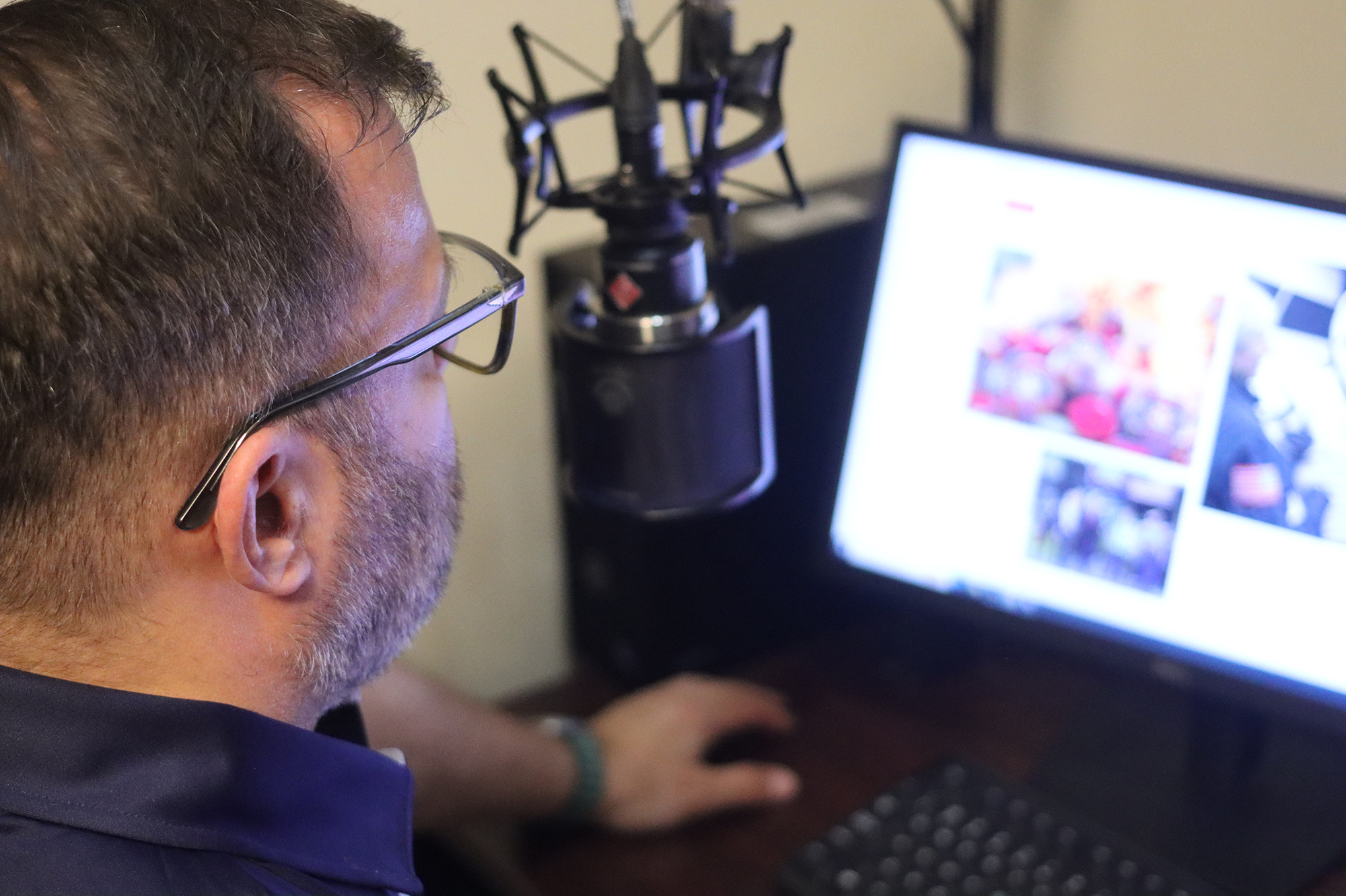 David Williams reading Newsweek for Nashville Talking Library