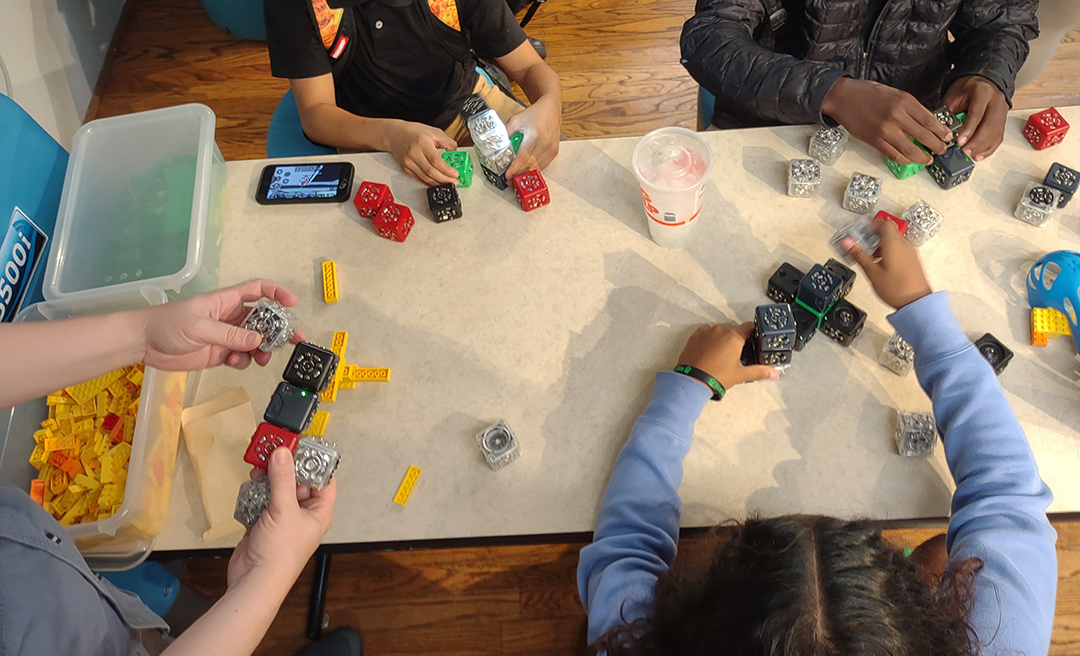 Teens building Robots